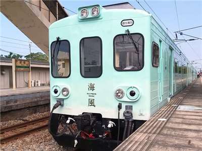 台鐵觀光列車深獲各界好評，年底前也將規劃「台鐵假期」擴大鐵道觀光的版圖與效益。圖為「海風號」觀光列車資料照。(翻攝台鐵官網)
