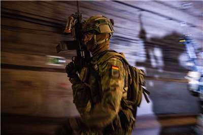 德國提議後備軍人年齡上限提高到70歲。圖為一名士兵參與「伯林堡行動」演習。(檔案照)