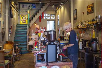 泰國茶飲與咖啡市場前景看好。圖為泰國東北部烏汶（Ubon Ratchathani）的一家咖啡店。資料照片。