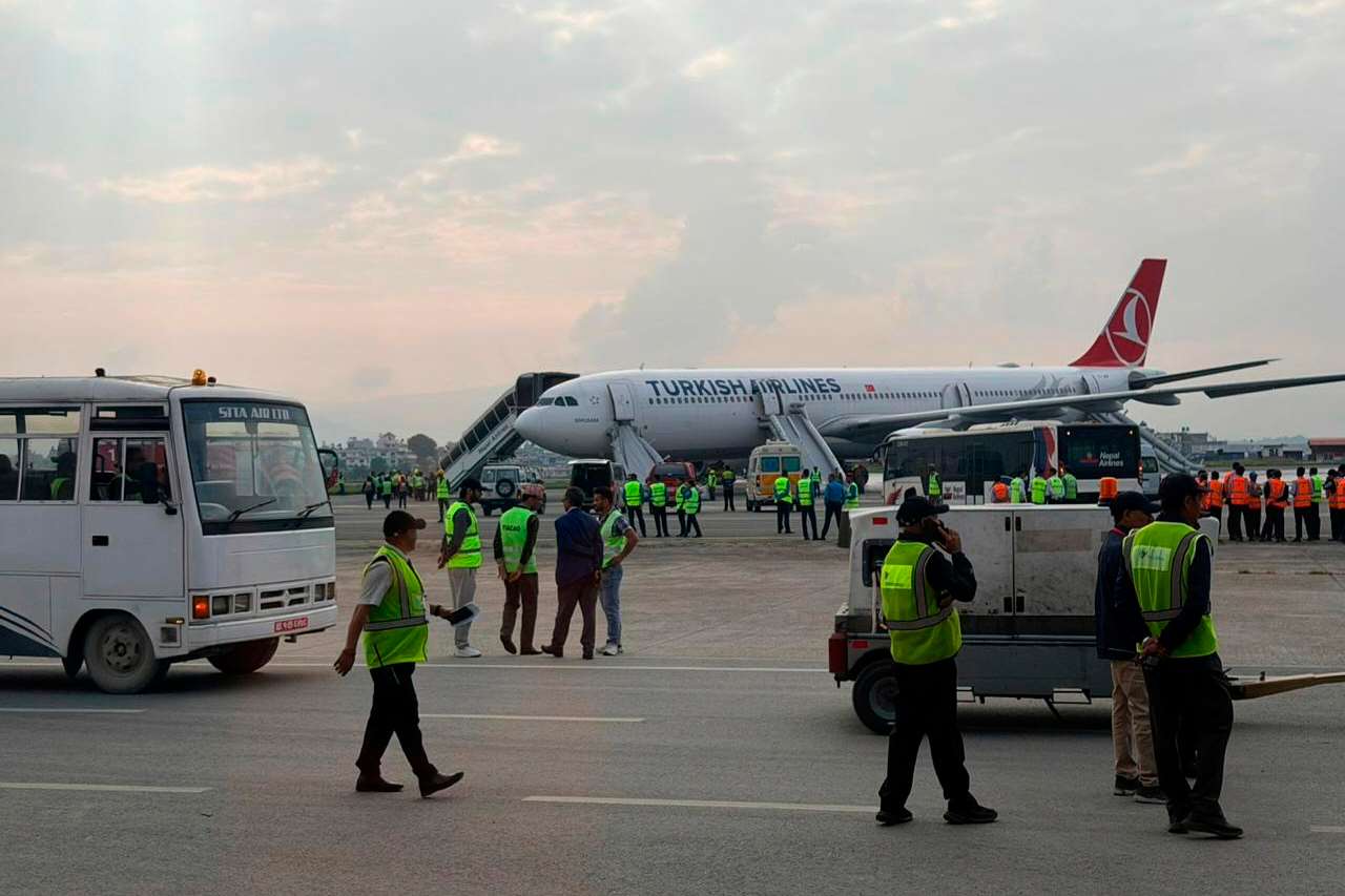 一架土耳其航空（Turkish Airlines）班機11日在降落尼泊爾加德滿都機場時起火，旅客和機組人員全部安全撤離。