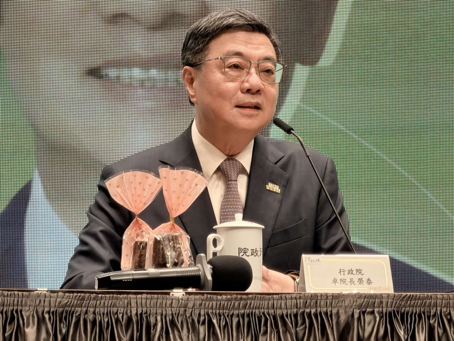 行政院長卓榮泰19日召開「520記者會」。(鄭佑漢 攝)