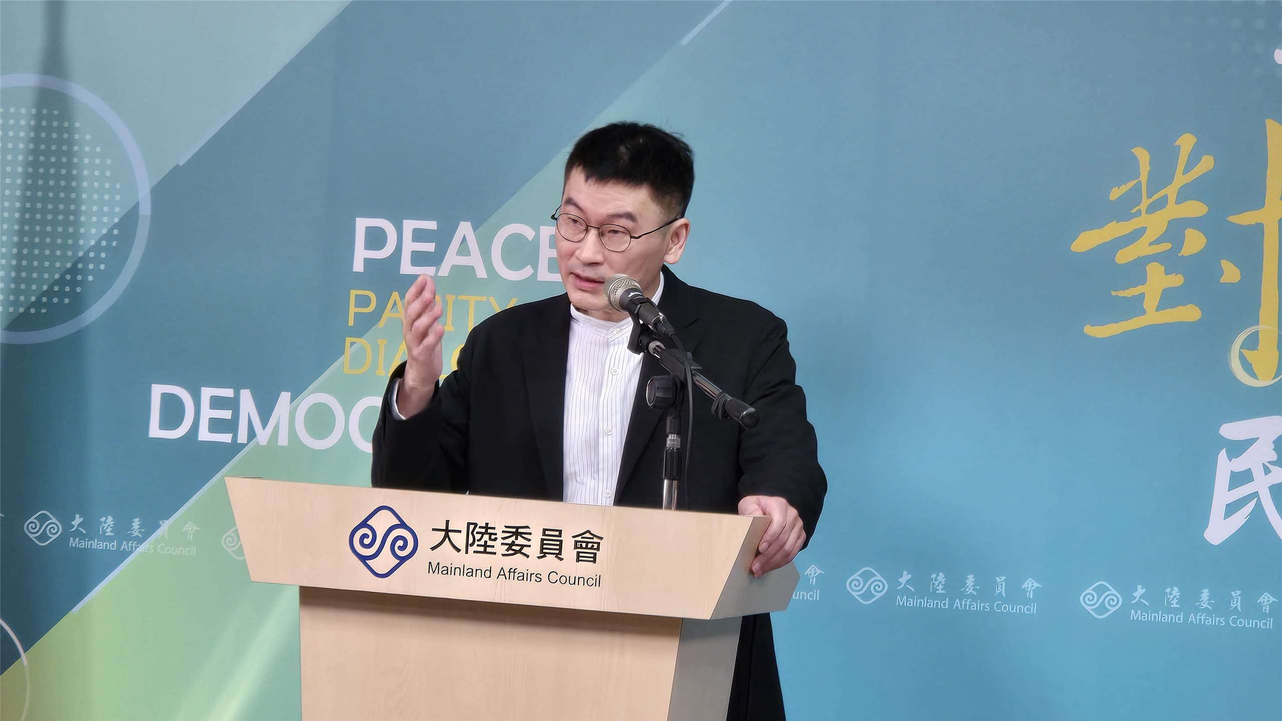 陸委會副主委梁文傑21日主持陸委會例行記者會。(陳國維 攝)