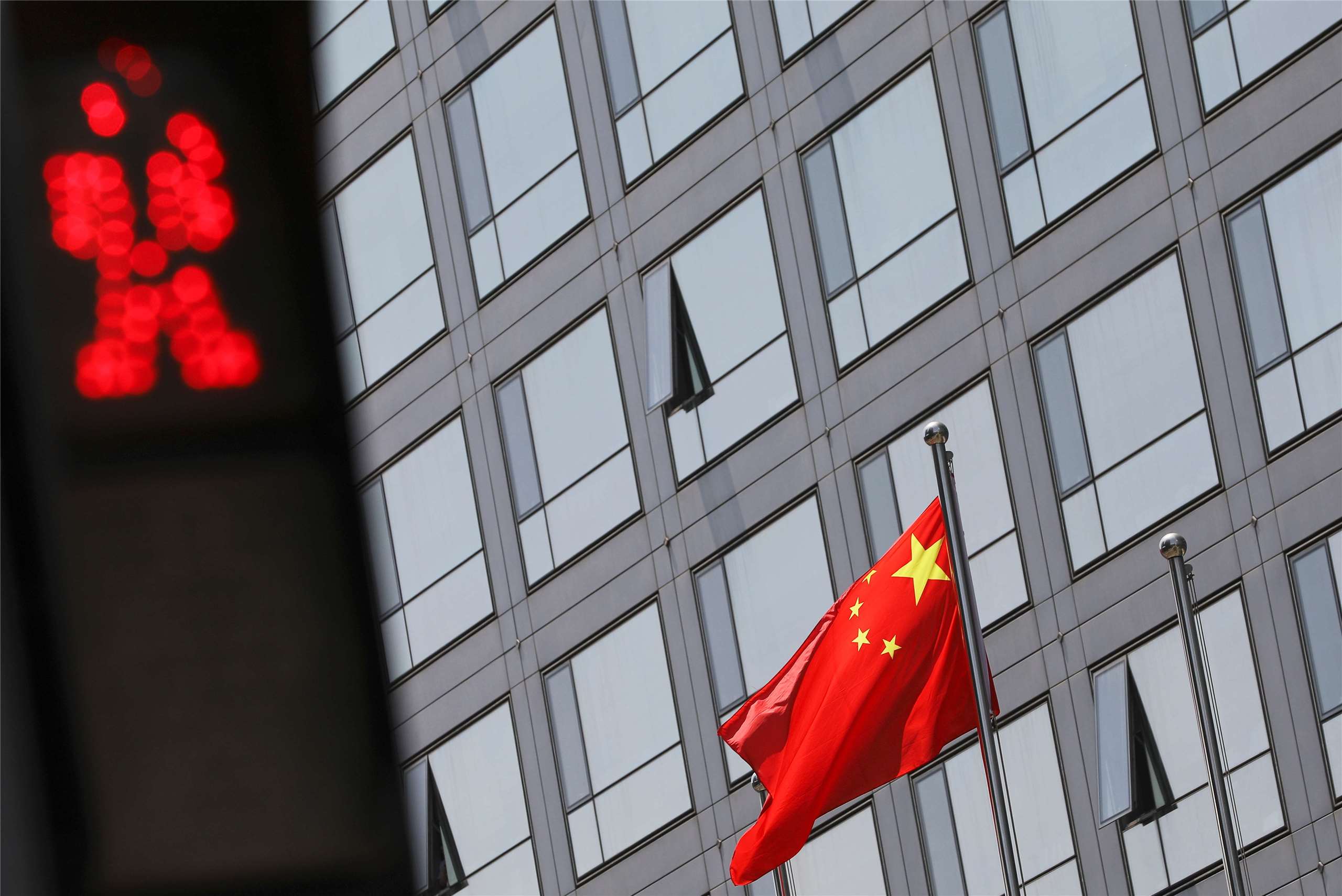 中國證監會22日宣布，將整治境外券商跨境經營，擬沒收3家境外券商其境內違法所得。圖為中國證監會大樓。資料照。