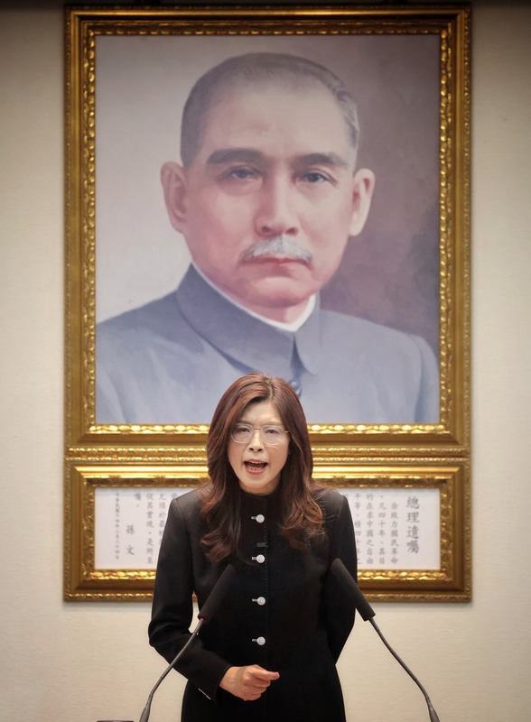 PD
鄭麗文籲透過對話化解衝突矛盾
國民黨主席鄭麗文15日下午在國民黨中央黨部主持中
常會，致詞時呼籲透過對話化解衝突矛盾。
中央社記者王飛華攝　115年4月15日

