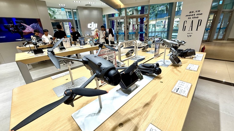 經濟部4月30日公布最新數據，台灣無人機整機出口國前3名分別為捷克、波蘭、美國，今年第一季無人機整機出口值為1.15億美元，超過2025年0.93億美元的出口總額。圖為高雄一家無人機授權體驗店。