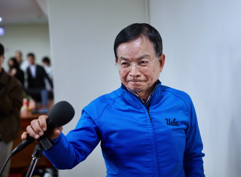 針對國民黨立委賴士葆(圖)提及依據憲法，「兩岸治權互不隸屬，主權互相包容」，行政院長卓榮泰19日表示，若中國屬於台灣，那賴士葆明天去中國北京看看。資料照。