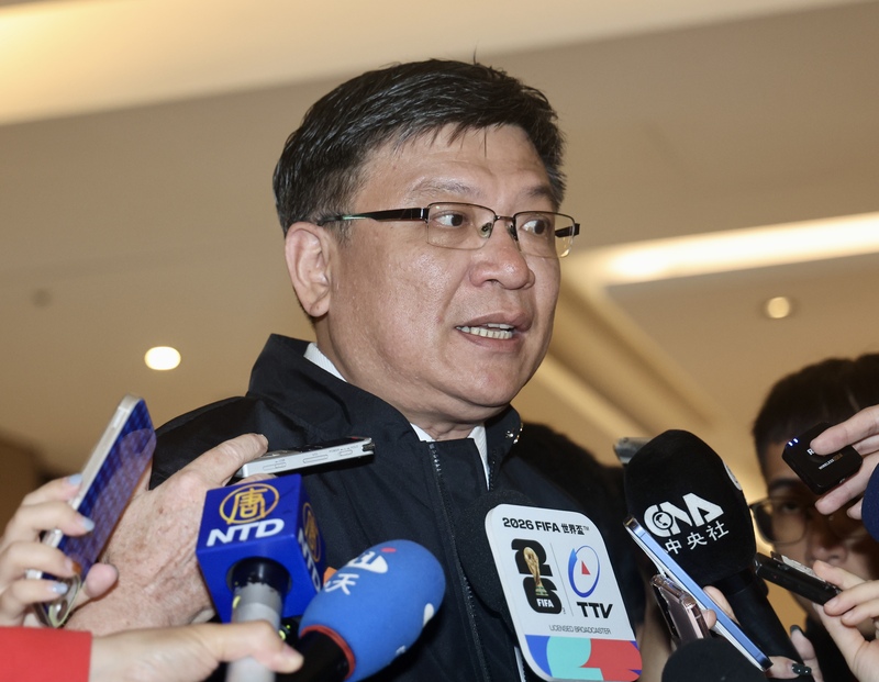 台電董事長曾文生（圖）6日在台北出席2026台灣能源高峰論壇受訪表示，核電廠的燃料棒都經過特別設計，所以不是核一、核二、核三與核四的燃料棒可以互相流用，核四燃料棒若存放在廠內的花費較高，送往國外保存1年的費用約新台幣1到2億元之間。