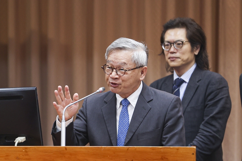 立法院教育及文化委員會6日審查115年度中央政府總預算案有關國家科學及技術委員會及所屬單位等預算案，國科會主委吳誠文（前）、副主委陳炳宇（後）列席備詢。