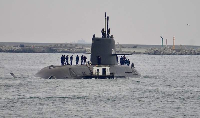 潛艦國造原型艦海鯤艦6日進行第8次潛航測試，軍事專家推測，主要是進行操雷射擊測試，這也是海鯤艦最關鍵的測試時刻，同時，6日也可能進行跨夜連貫測試。
