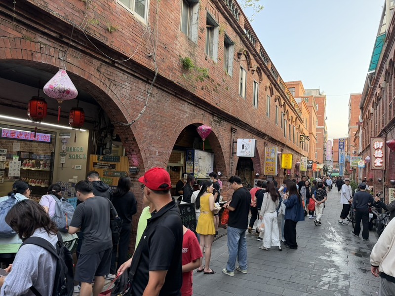金門縣政府統計，中國五一長假期間共6579名陸客持旅遊簽入境金門，金門整體住房表現較民國114年同期平均成長約10%。圖為金門縣金城鎮觀光景點模範街。