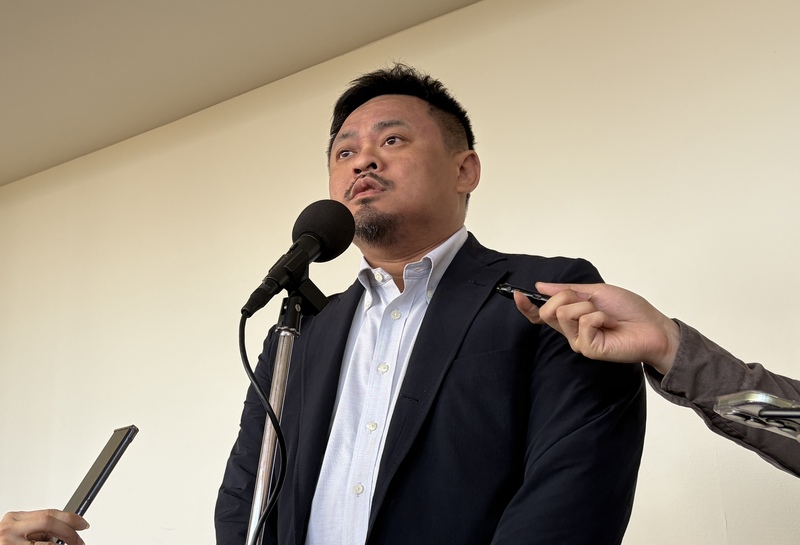 為減輕育兒負擔，勞動部長洪申翰7日於立法院衛環委員會上證實，將打開就業保險投保薪資級距天花板，讓育嬰津貼更貼近實際薪水