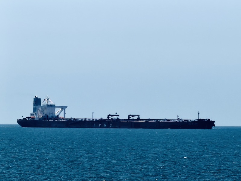 台塑海運旗下大型原油輪「君善輪（Fpmc C Lord）」裝載200萬桶原油，4月中旬順利通過荷莫茲海峽，7日抵達麥寮港。 

