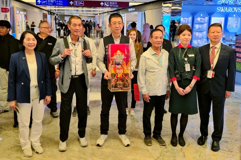 北港朝天宮媽祖神尊10日在各界代表護駕下赴日，北港朝天宮是傳承「北港進香」暨「朝天宮迎媽祖」2項重要民俗保存者。(圖：立法委員蔡春綢辦公室提供)
