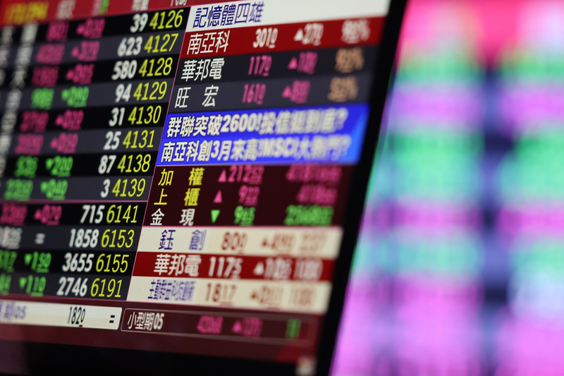 台股11日開盤漲110.06點，加權股價指數為41714點，成交金額新台幣195億元。
