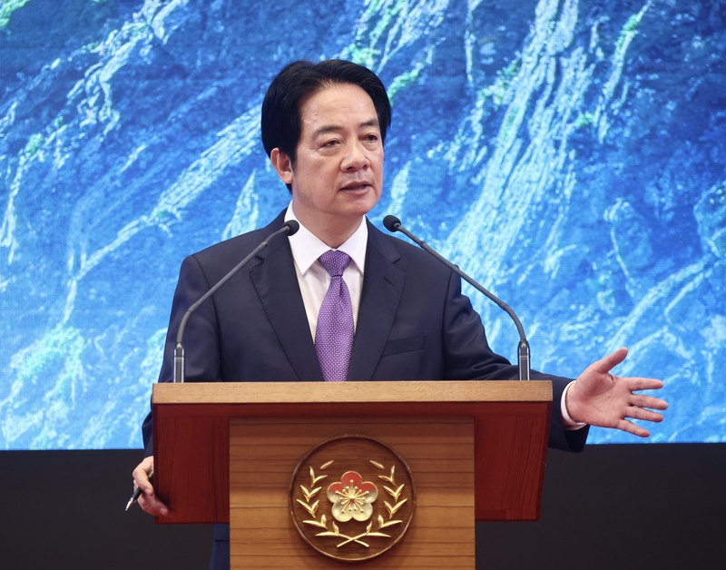 PD
賴總統：願對等尊嚴與中交流
總統賴清德（圖）20日在總統府發表執政2週年談
話，賴總統表示，台灣願意在對等、尊嚴的原則下，
與中國展開健康有序的交流，但堅定拒絕「以和平包
裝統一」的統戰作為，我們珍惜和平，但不會放棄自
由；我們願意對話，但不會接受矮化。
中央社記者張皓安攝 115年5月20日