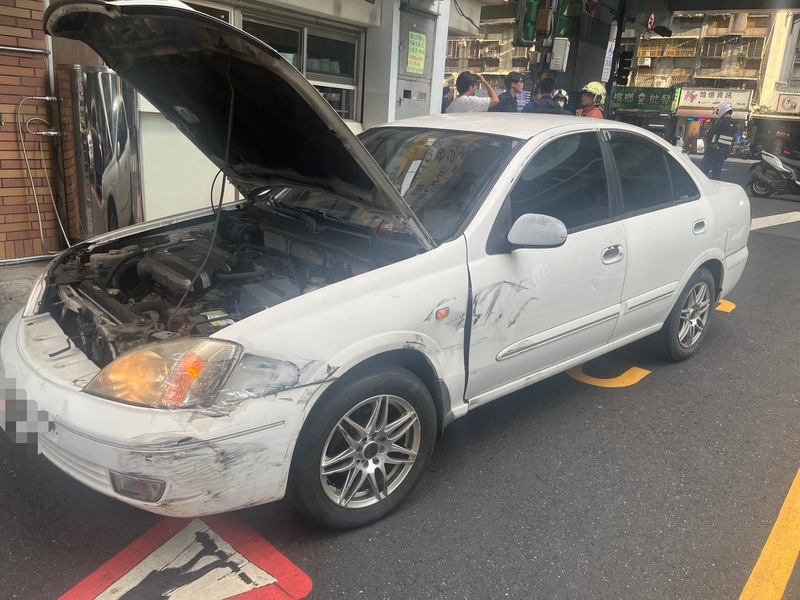 痛心近期接連發生毒駕車禍，行政院院長卓榮泰已指示法務部立即全面檢討。圖為23日下午新北中和毒駕重大車禍。(翻攝畫面/中央社)