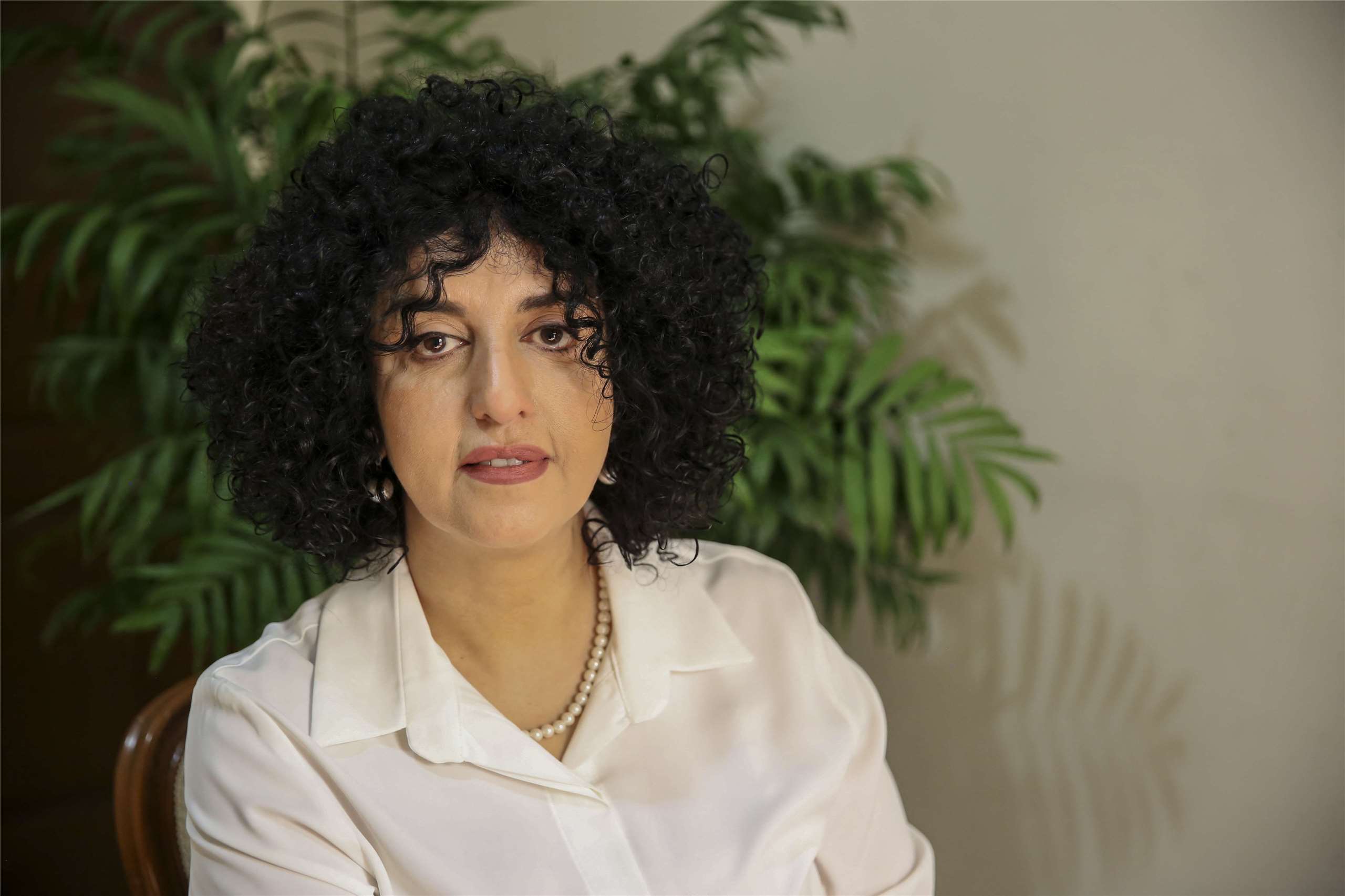 伊朗人權運動人士穆哈瑪迪(Narges Mohammadi)因推動伊朗女權及廢除死刑，在獄中獲得諾貝爾獎殊榮。