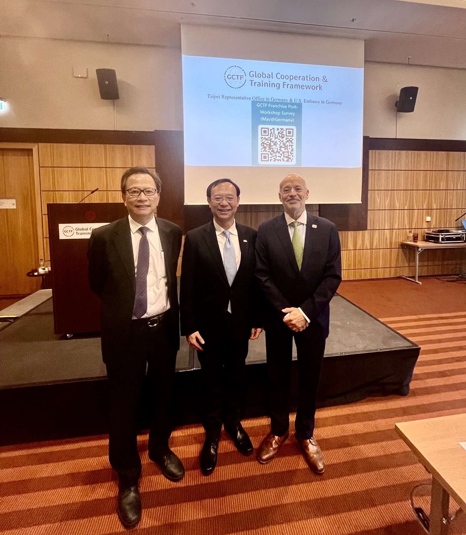 台、美、德合辦「全球合作暨訓練架構」研討會。左至右谷瑞生大使、石崇良部長、美國駐德代理館長麥賜爾。圖：台灣駐德代表處提供