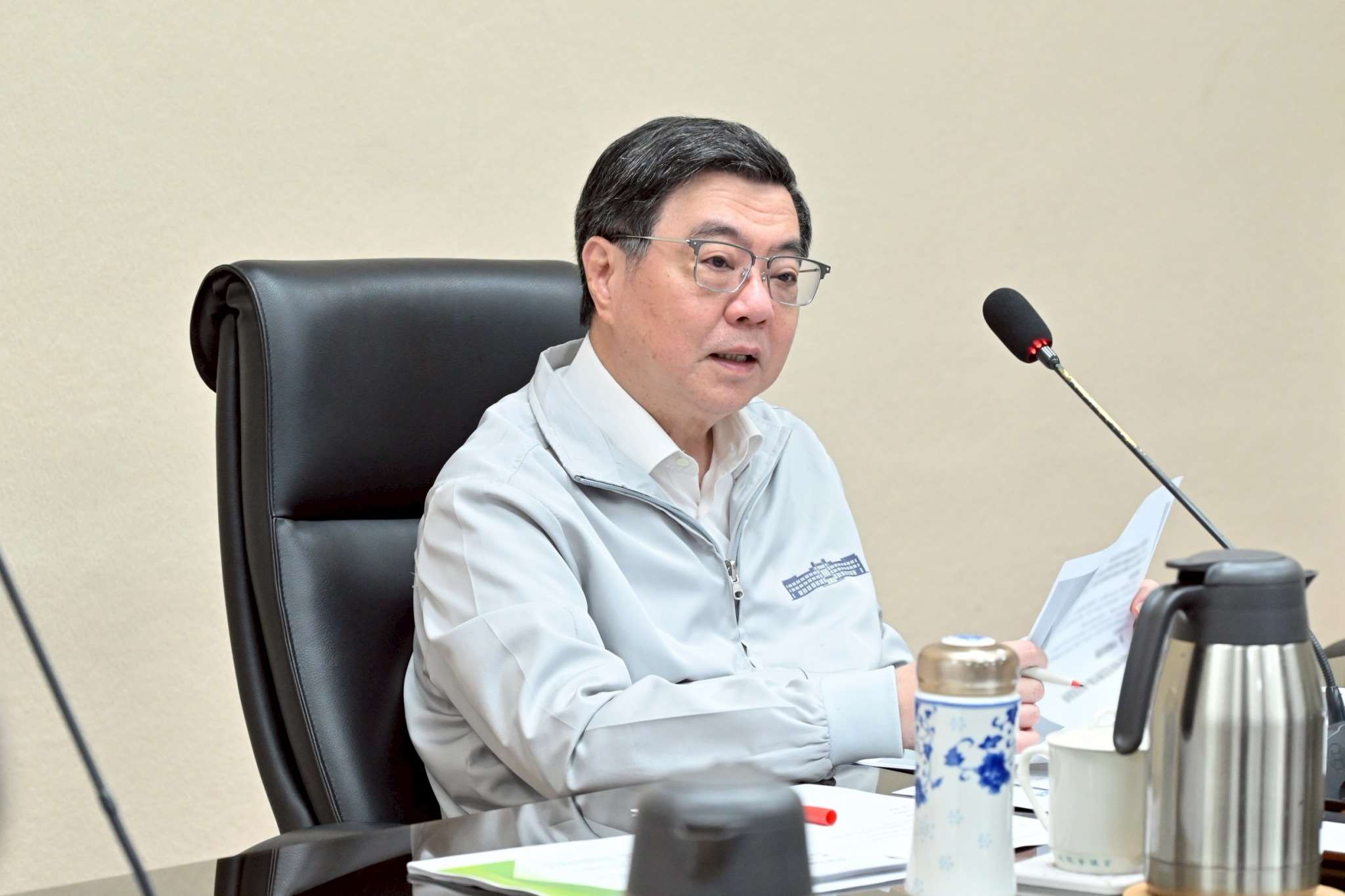 行政院長卓榮泰在勞動節這一天，臉書貼文向各行各業的勞工們致敬。(圖：行政院提供/檔案照)