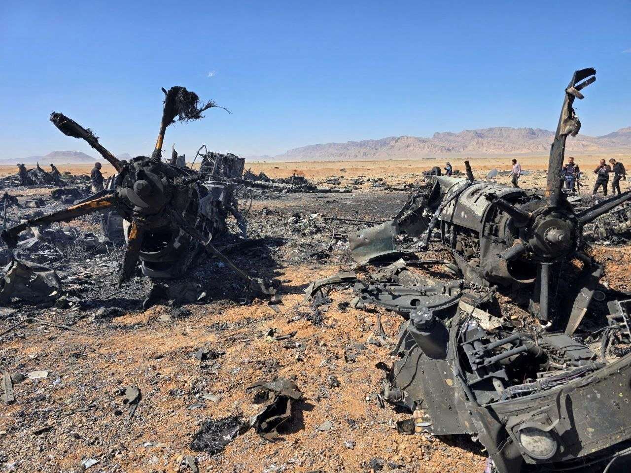 圖為在伊朗伊斯法罕境內發現疑似是美軍軍機殘骸。