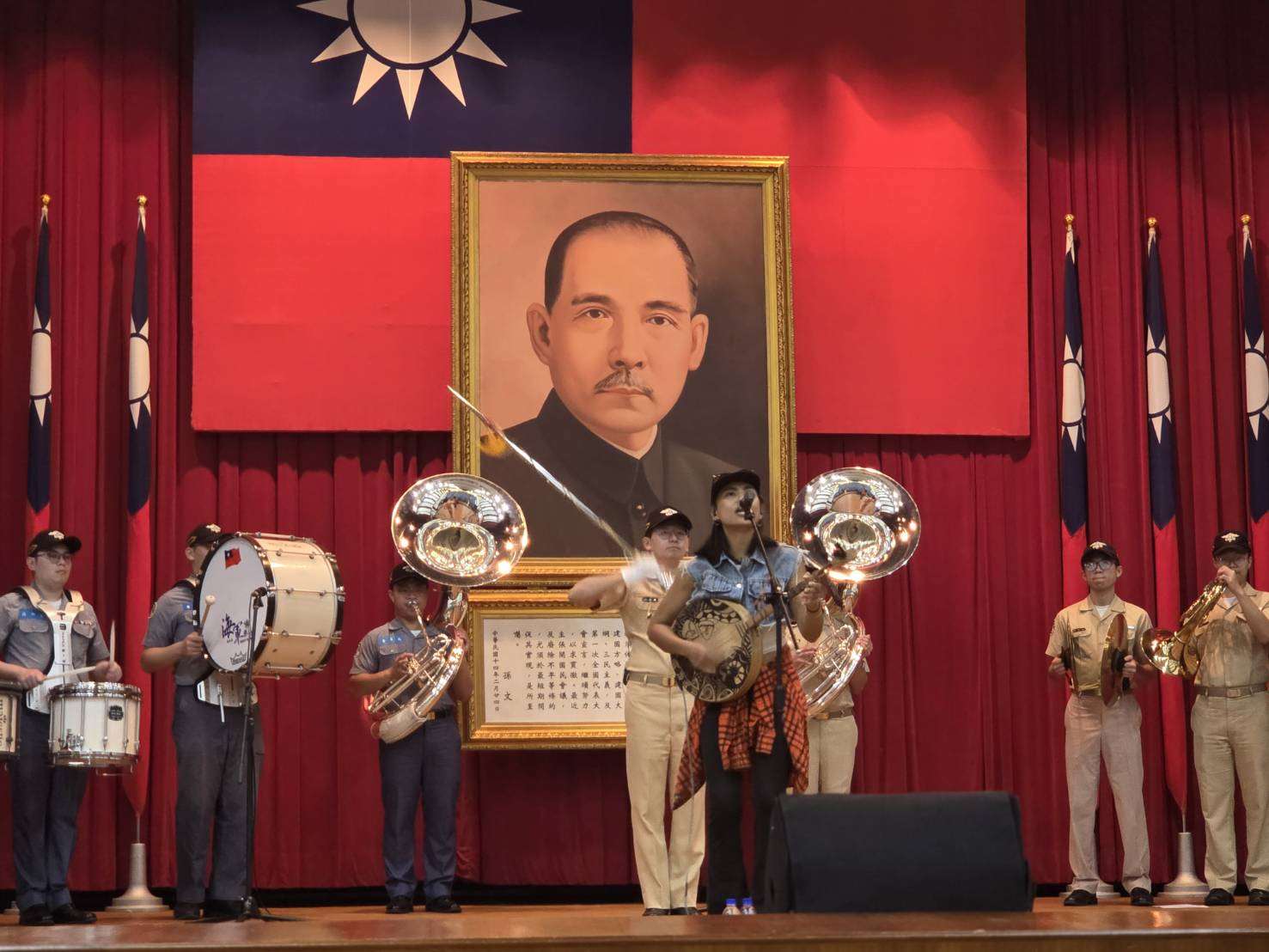 2026總統府音樂會，歌手戴曉君將與海軍《海韻之友》軍樂隊合作演出〈你是無比耀眼的〉，以月琴與管樂交織出嶄新聲響。(江昭倫 攝)