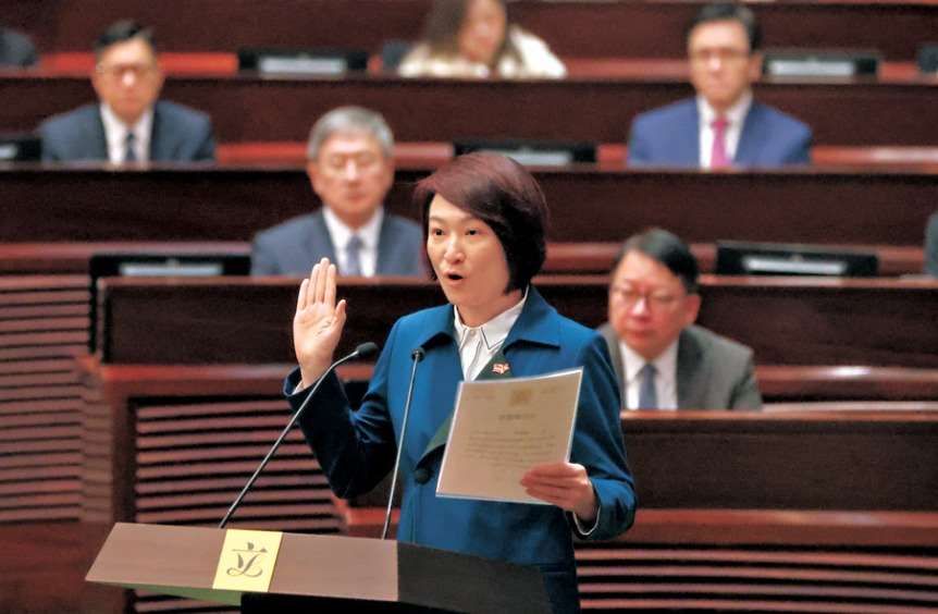 香港立法會主席李慧琼6日表示，正籌畫立法會全體議員於7月到北京參加國情研習及考察。(FB@LeeWaiKingStarry)