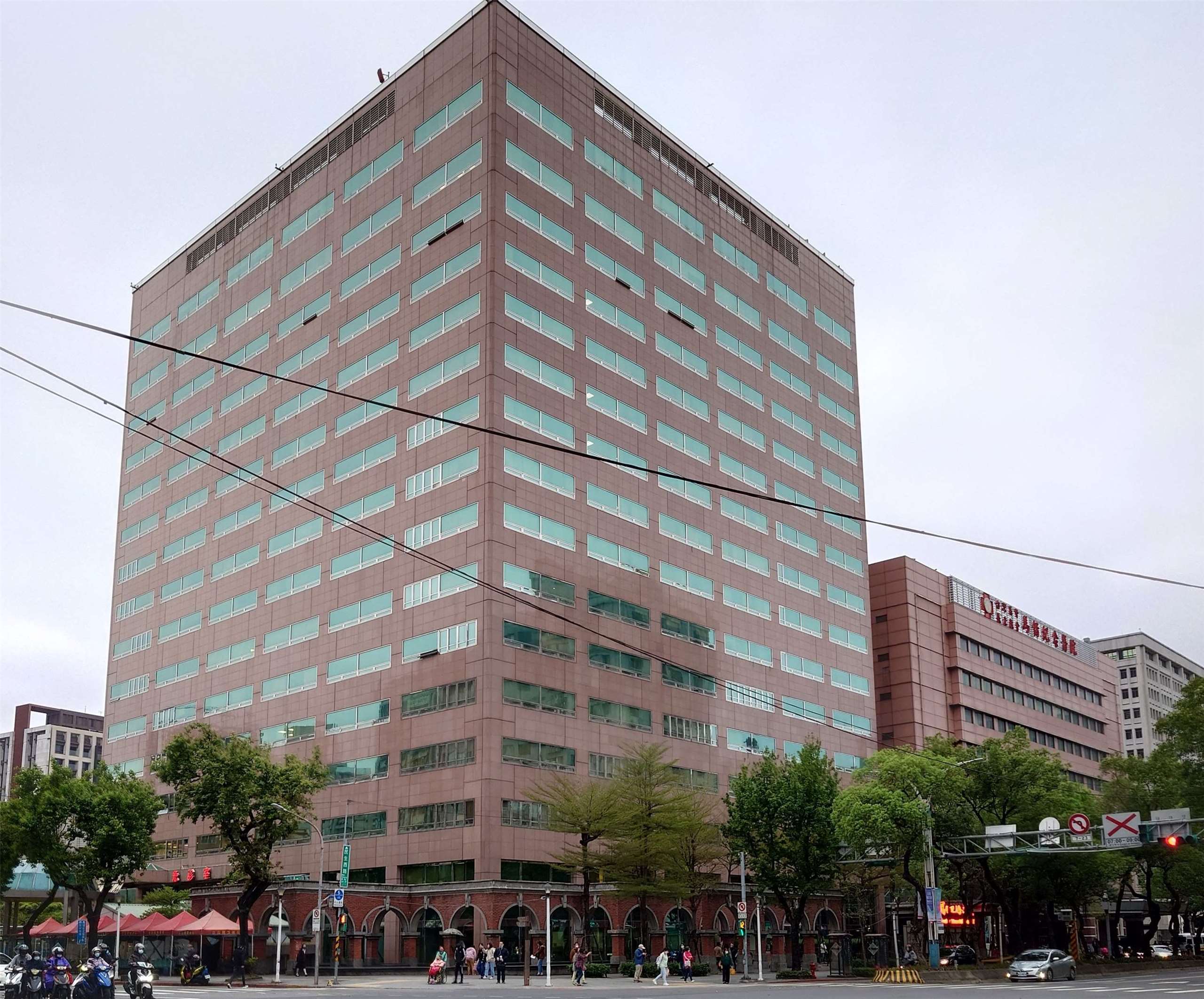 有媒體報導指馬偕醫院再爆醫療資料外洩，馬偕醫院表示，經內部了解，此事疑似為2025年發生的駭客攻擊事件。圖為台北馬偕醫院。(圖：維基)