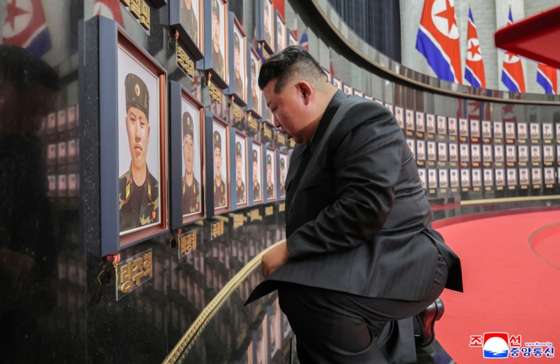 北韓領導人金正恩出席朝鮮人民軍海外作戰部隊指揮官和戰士的全國表彰大會，此照片於2025年8月22日發布。(KCNA)