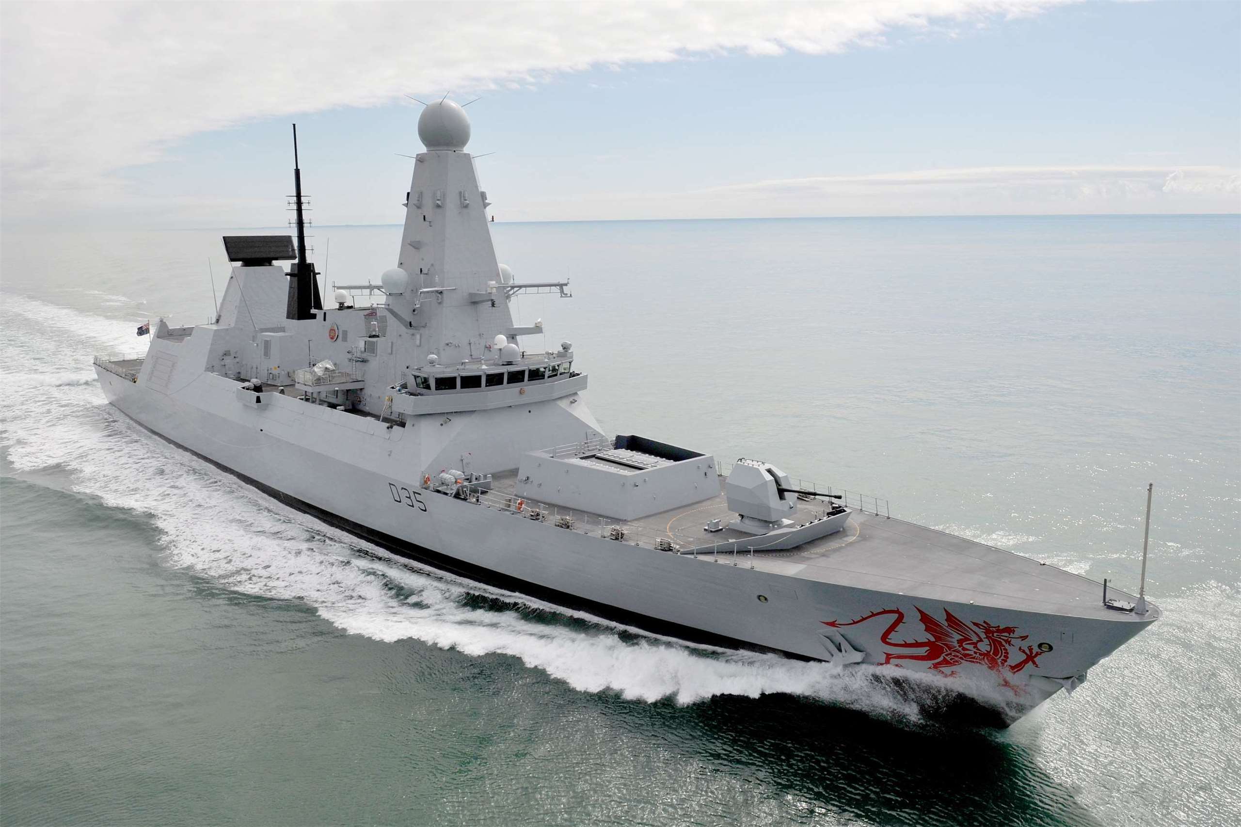 英國防空驅逐艦「龍號」(HMS Dragon)將部署至歐洲，準備參加多國聯合行動，為打開荷莫茲海峽做準備。資料照片(圖:維基百科)