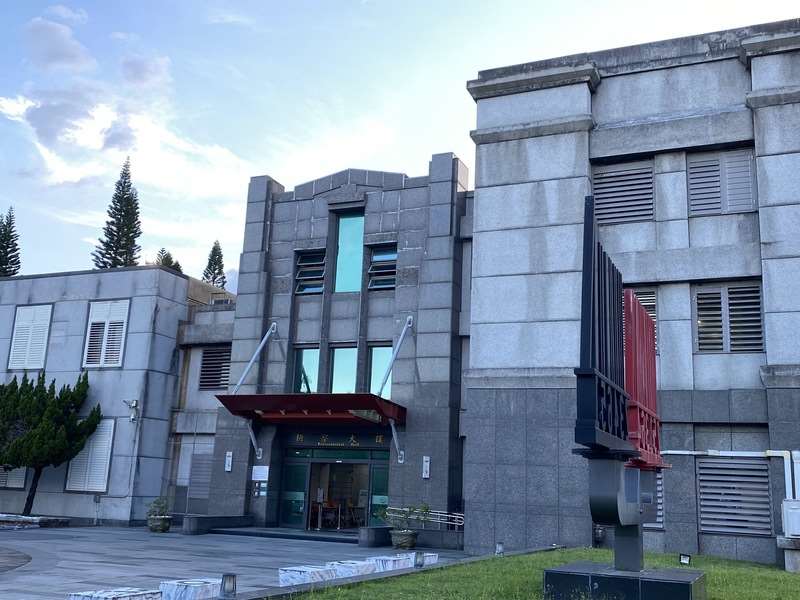 馬太鞍溪堰塞湖洪災釀19死5失聯，花蓮檢方偵辦光復洪災案，今年3月已對光復鄉長林清水、秘書張源寶及民政課王姓課長等人，依涉公務員廢弛職務釀災、使公務員登載不實、過失致死等罪嫌提起公訴。圖為花蓮地檢署外觀。