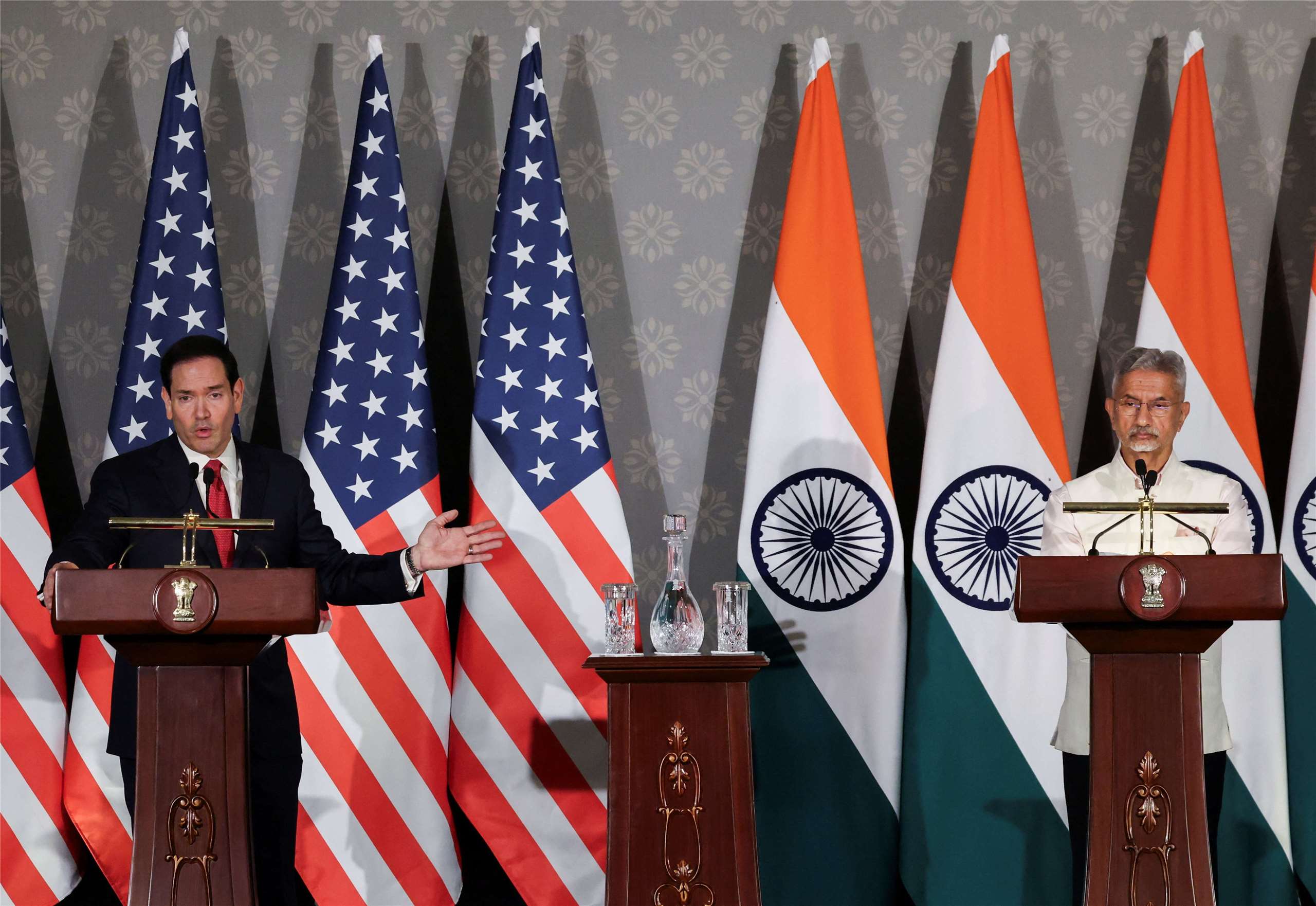 美國國務卿盧比歐(Marco Rubio)(左)24日與印度外交部長蘇杰生(Subrahmanyam Jaishankar)會晤後，出席聯合記者會。