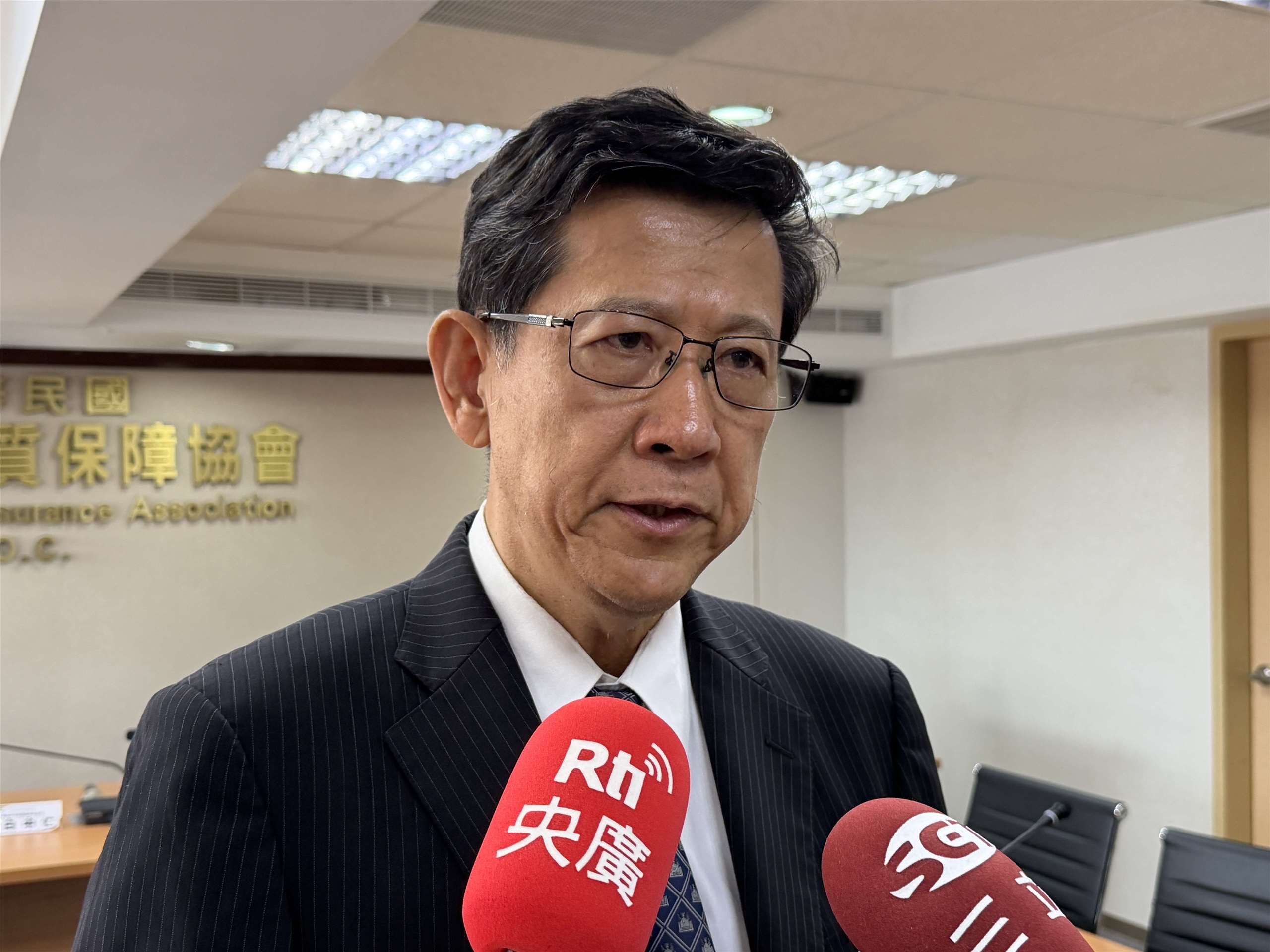 品保協會21日公布今年第三季的團費價格，團費參考售價委員會主委白中仁受訪指出，目前長程線價格全面上漲，其中又以美洲線漲幅最劇。(吳琍君攝)