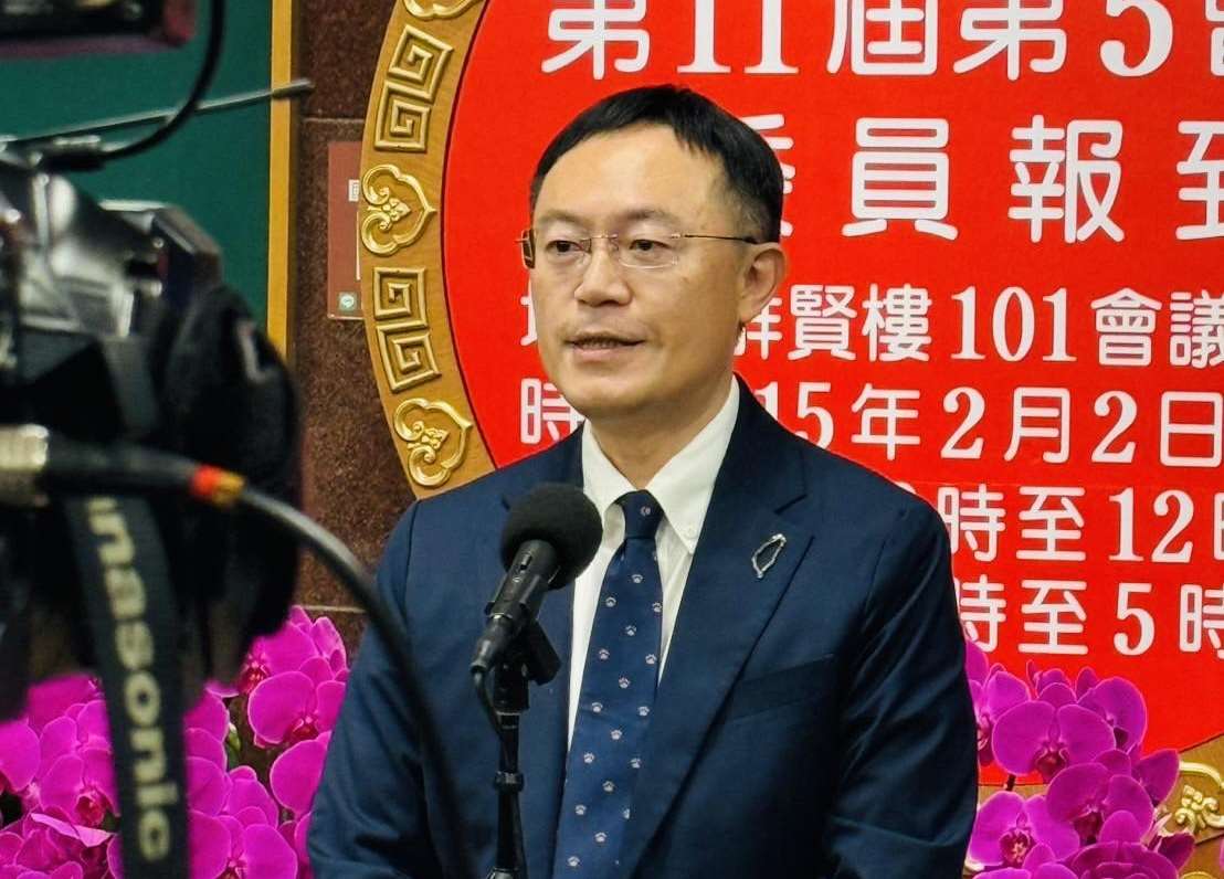 民進黨發言人李坤城表示，面對在野黨對於提升自主防衛如此蠻橫、拖延、消極的態度，即便感到遺憾與痛心，執政黨仍不放棄尋求其他積極方案，補足被在野黨打折的國防缺口。資料照。(圖：李坤城臉書)
