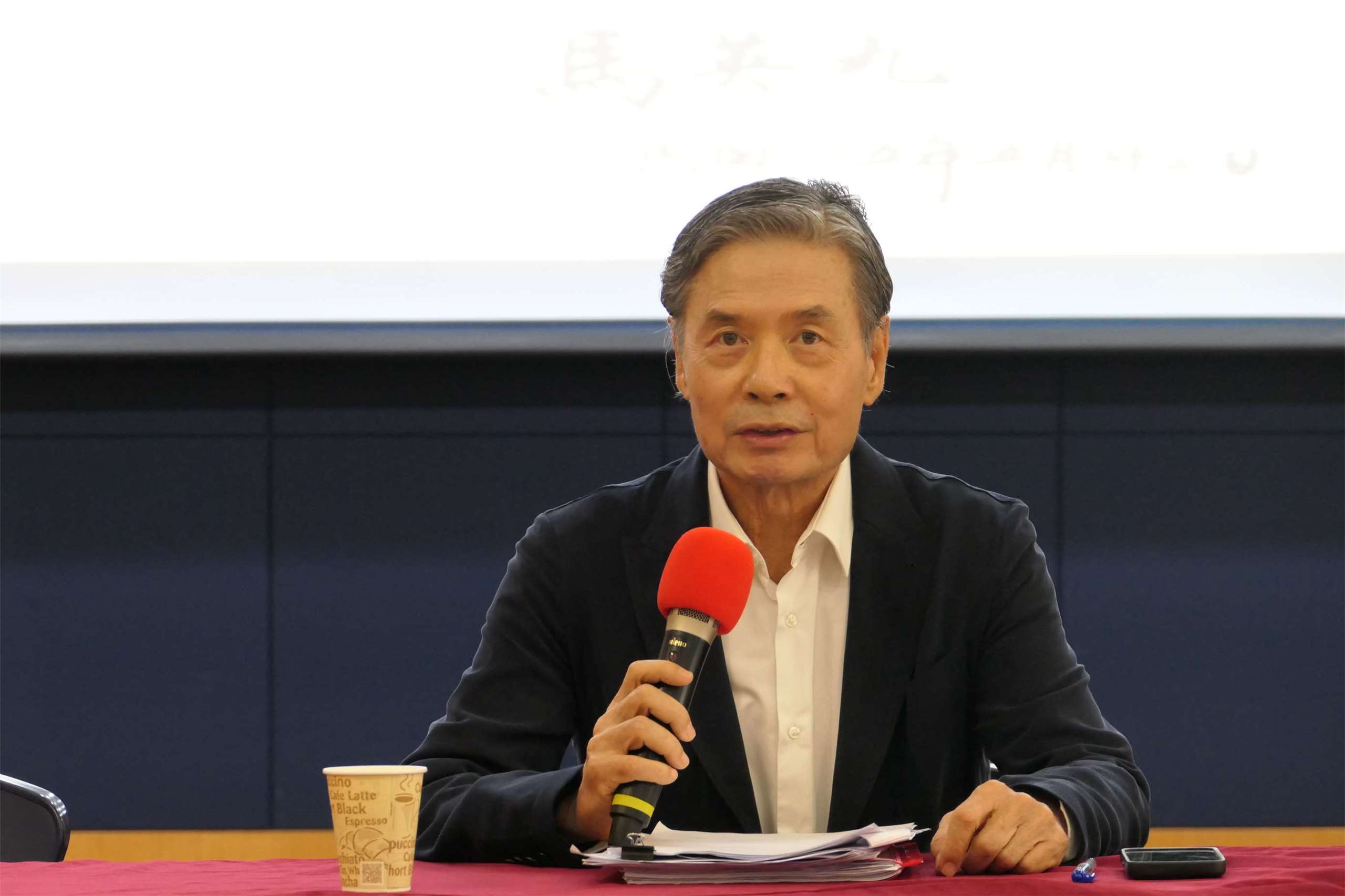 馬英九基金會調查前執行長蕭旭岑、王光慈是否涉及違反財政紀律，經查表示無法證明兩人有違反財政紀律之情。馬英九基金會今天(25日)召開記者會，前國安會秘書長金溥聰現身反擊。(趙婉淳 攝)