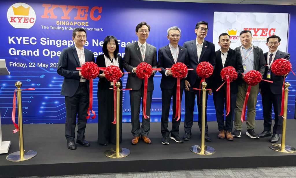 台灣半導體測試大廠京元電子在新加坡啟用新測試廠，駐新加坡代表童振源（左3）22日出席活動。（駐新加坡代表處提供）