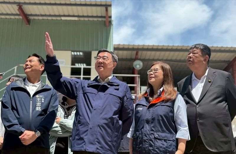 行政院長卓榮泰(左2)1日上午首度赴馬祖視察海巡署艦隊分署第十(馬祖)海巡隊廳舍新建工程。(圖:馬祖海巡隊提供)