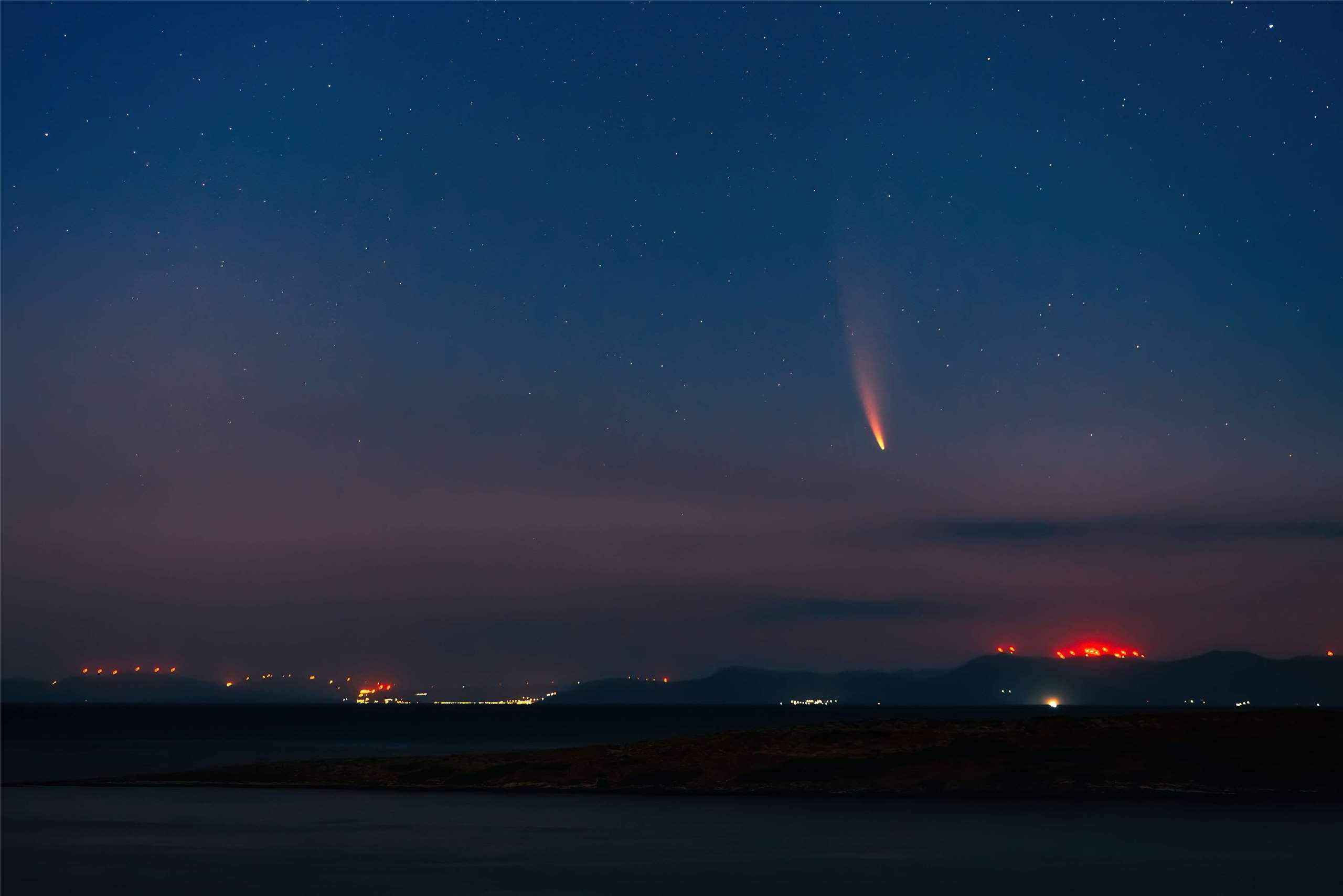 一顆衝向地球的流星30日在美國東北部上空爆炸，引發轟鳴巨響。示意圖。(圖：Tasos Mansour / Unsplash圖庫)