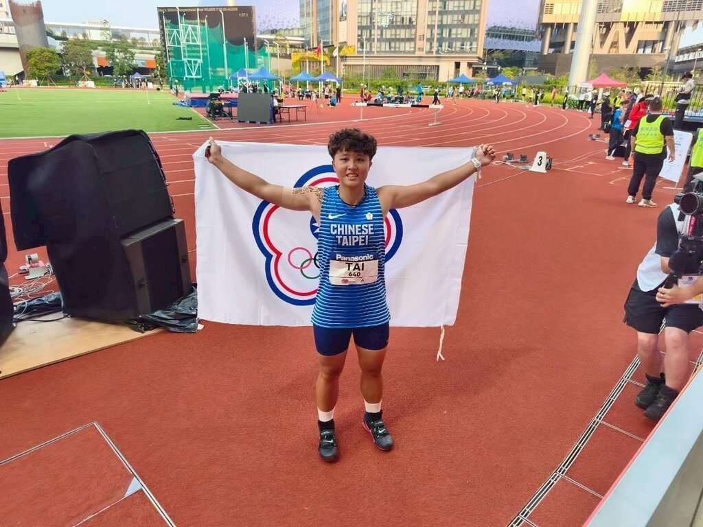 在香港舉行的亞洲U20田徑錦標賽，台灣女將戴佑芩（圖）30日在女子標槍決賽以56公尺91摘下台灣隊本屆賽事首面金牌，同時也達標名古屋亞運。