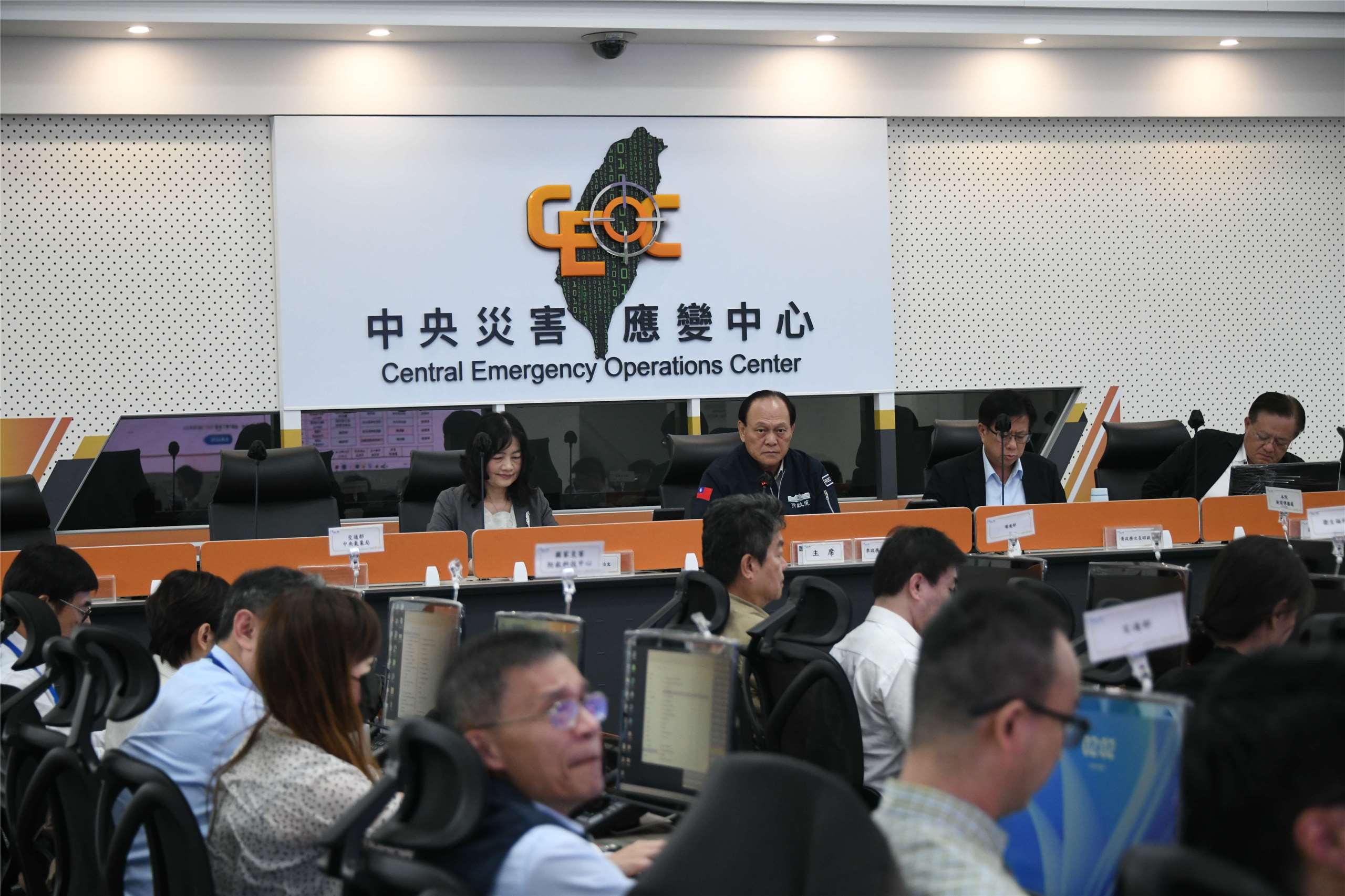 行政院政委季連成12日召開「115年防汛抗旱整備會議」。(圖：行政院提供)