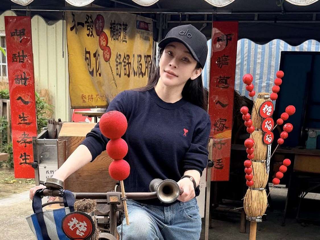 台灣藝人歌手溫嵐傳出因敗血性休克正在加護病房治療。(FB/@LandyWen)
