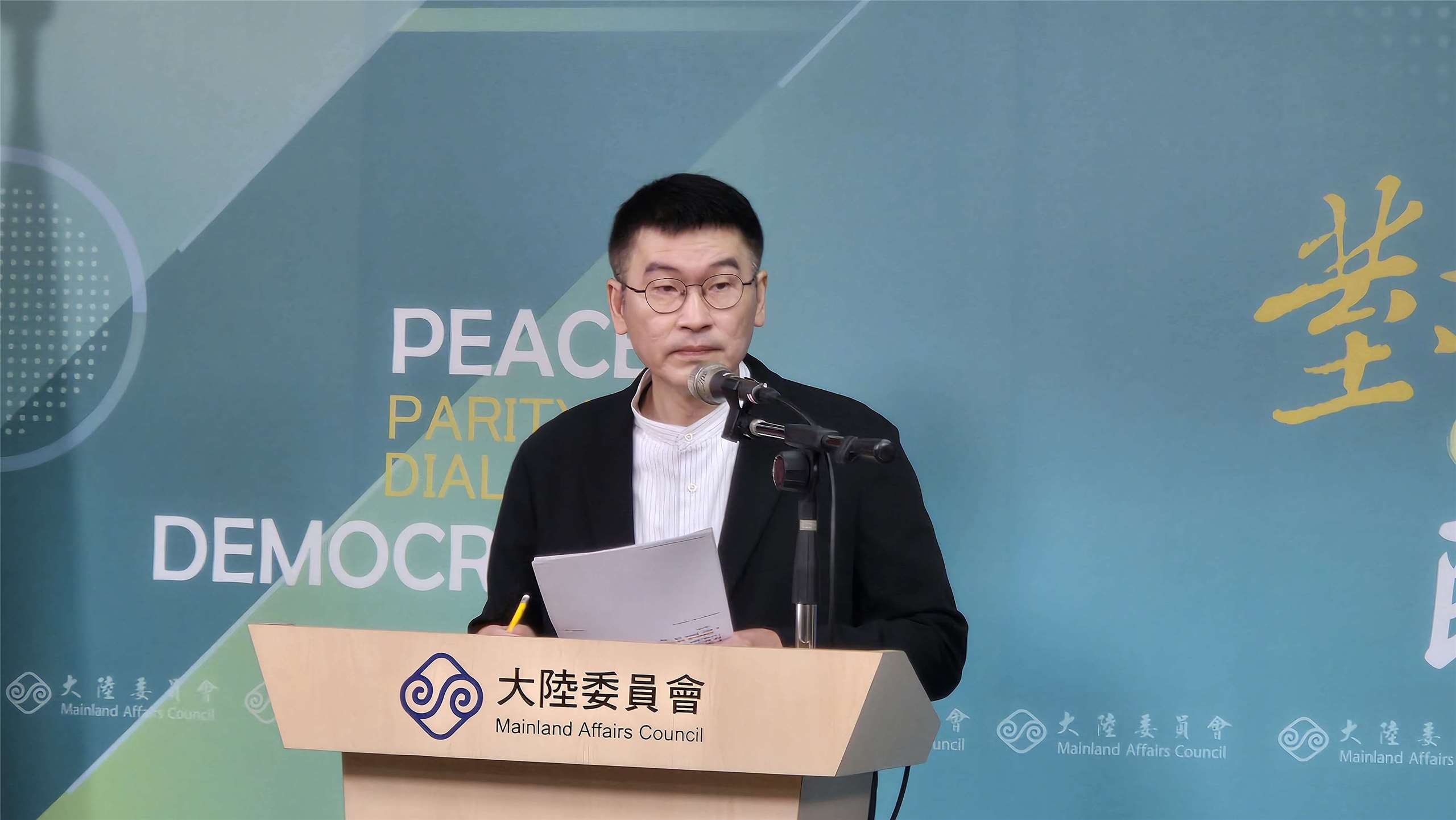 陸委會副主委梁文傑28日主持陸委會例行記者會。(陳國維 攝)