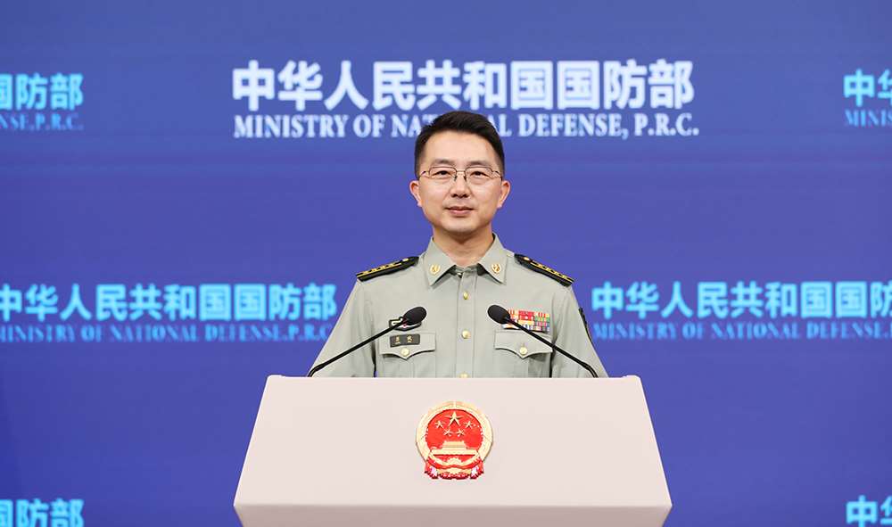 中國國防部發言人蔣斌表示，中國敦促有關國家停止拉幫結夥搞陣營對抗，多做真正有利於地區和平穩定的事。(圖：中國國防部)