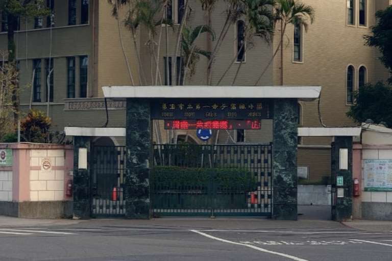 中國官媒央視旗下新媒體「日月譚天」日前播出北一女教師區桂芝批評軍購談話，對此，北一女表示，該訪問非出自中國官媒。圖為北一女校門。（維基百科/CC BY-SA 4.0)