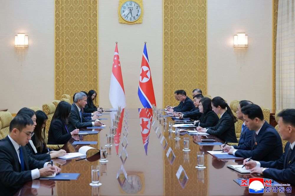 北韓中央通信社(KCNA)27日報導，新加坡外交部長維文(Vivian Balakrishnan)26日在平壤會晤北韓外交部長崔善姬(Choe Son Hui)。  (圖:KCNA)