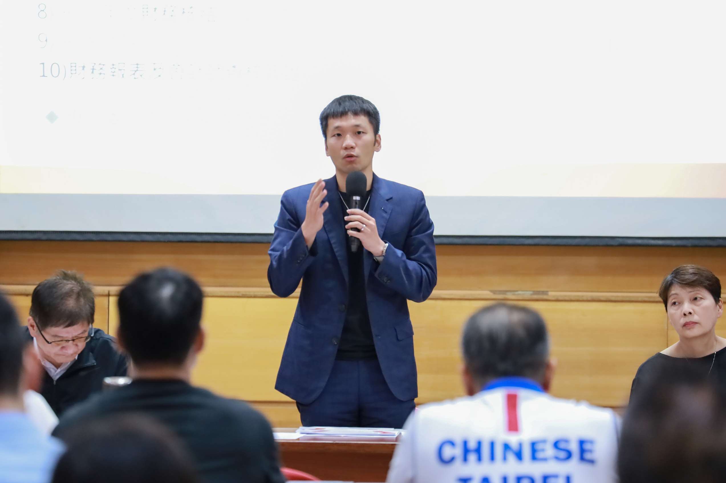 運動部召開特定體育團體座談會，李洋部長親自出席與各協會就如何持續優化協會治理規範。(運動部提供)