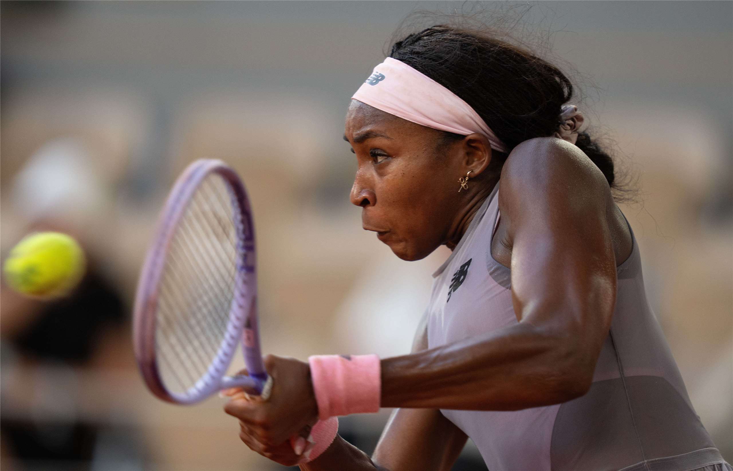 法國網球公開賽，美國網球好手高夫(Coco Gauff)爆冷吞敗。