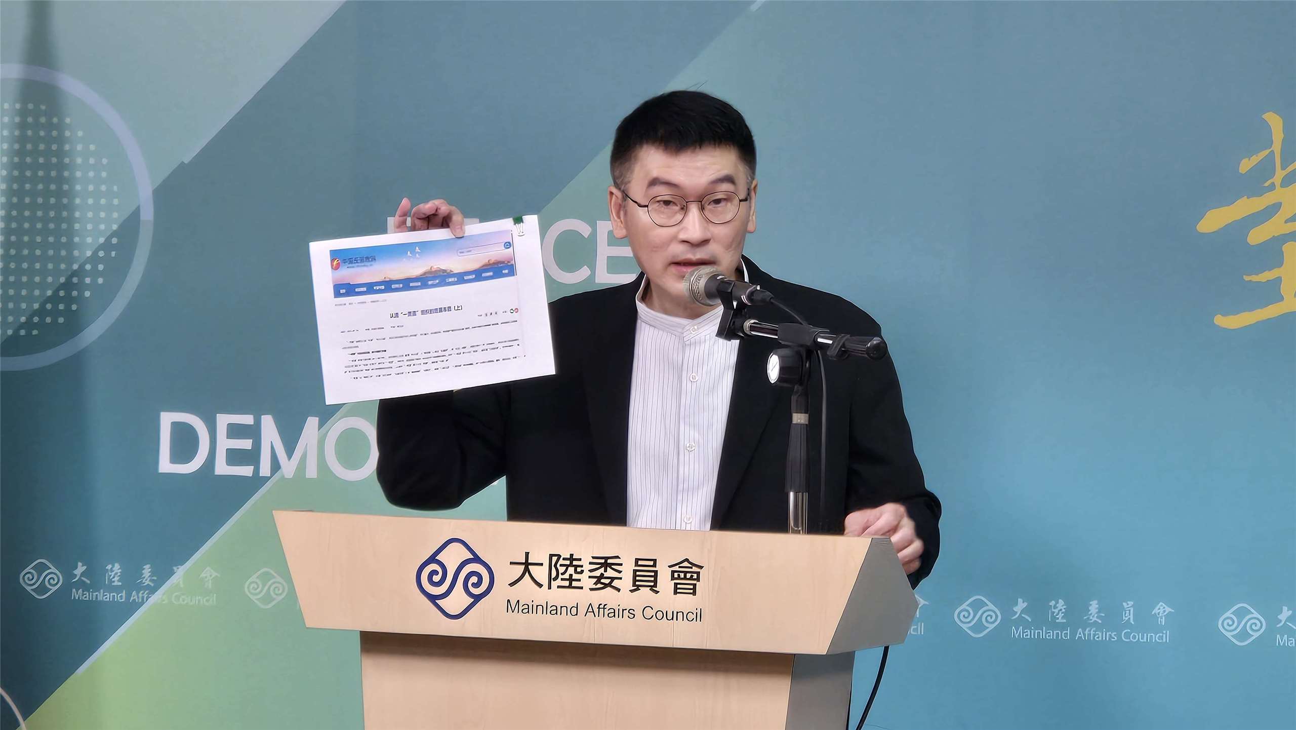 陸委會副主委梁文傑指出，「中國反邪教網」要中國大陸人民認清一貫道組織的「危害本質」。(陳國維 攝)