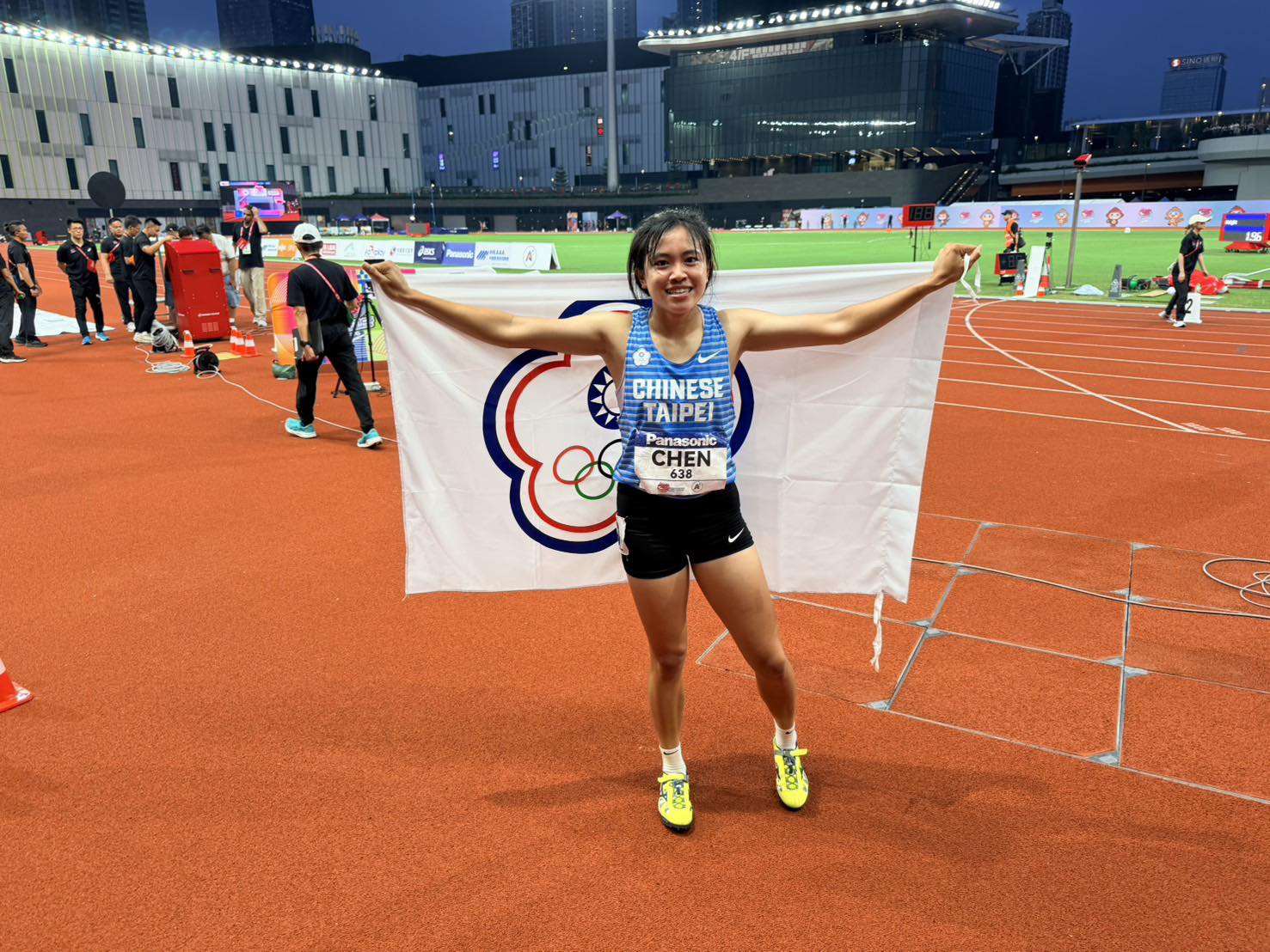 台灣選手陳羿岑於亞洲U20田徑錦標賽青年女400公尺決賽以53.16獲得銀牌。(圖 : 中華台北田徑協會臉書)