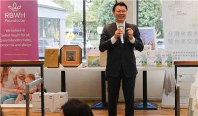 駐布里斯本辦事處長范厚祿指出，讓澳洲民眾品嚐台灣味食品，可望促進台澳經貿交流，且有助推廣台灣文化。（駐布里斯本辦事處提供）