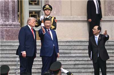 川習會前，中國國家主席習近平(右二)在北京人民大會堂與美國總統川普(Donald Trump)一同出席歡迎儀式。(AFP)